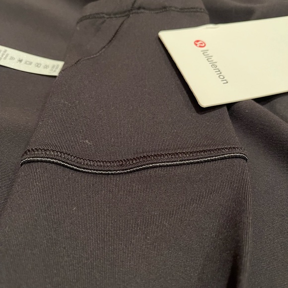 Lululemon black Rulu Close to Crossing Long Sleeve Sz M NWT - Picture 8 of 9